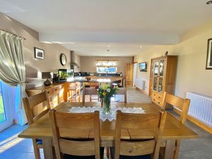 Living Kitchen/Diner- click for photo gallery